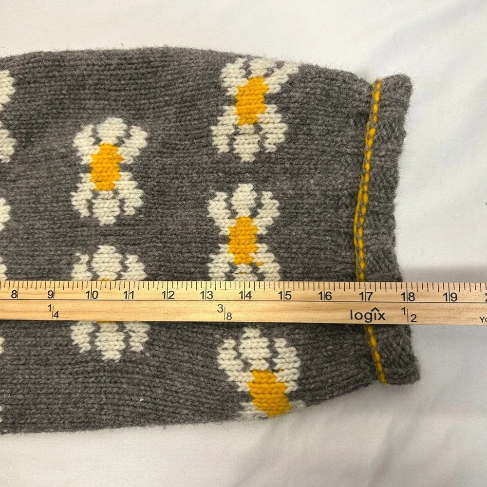 Chillydog Small/Medium Dog Sweater Handmade 100% Wool Gray Daisies Flowers‎